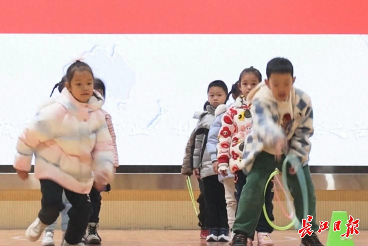 游戲玩法匯編成冊，這所小學(xué)的孩子們有了《