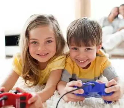 孩子玩什么游戲可以開發智力_孩子開發智力的游戲_小孩子智力開發游戲