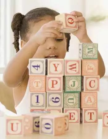 孩子玩什么游戲可以開發智力_孩子開發智力的游戲_小孩子智力開發游戲